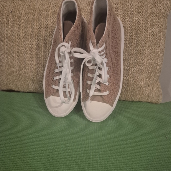 SneakersConverse CTAS Hitop Champagne Tan Sherpa Women's Platform Shoes Size 7.5 - Picture 1 of 6